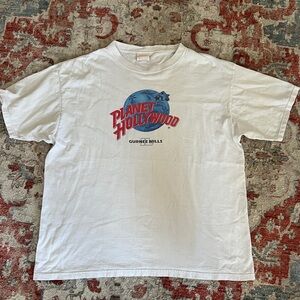 Vintage 90s Nostalgic Planet Hollywood Gurnee Mills Retro Graphic White Shirt